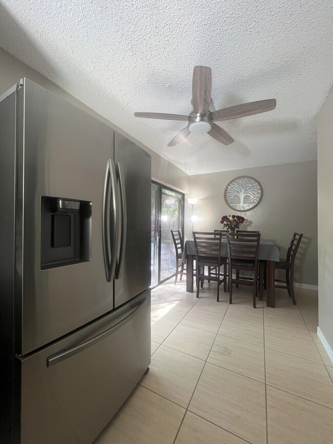 Foto del edificio - 2524 Coral Springs Dr