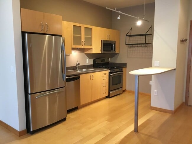 Building Photo - MOVE-IN SPECIAL 1b/1ba in The Pearl at The...