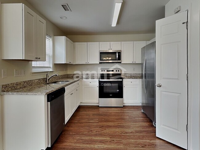 Foto del edificio - 1568 Pebble Ridge Dr