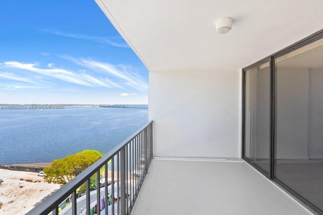 Foto del edificio - 1865 Brickell Ave