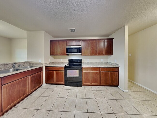 Building Photo - 407 Plum Dr