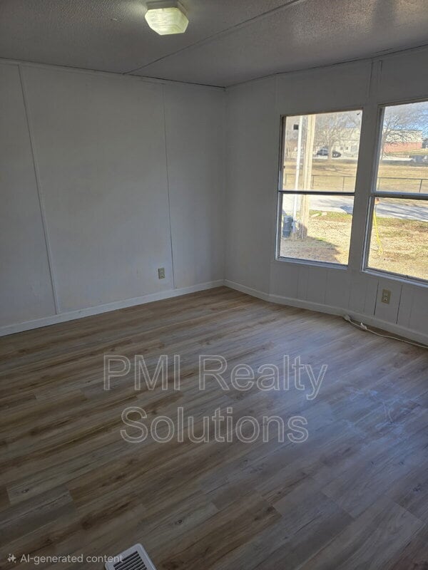 Building Photo - 310 Elberta Ave