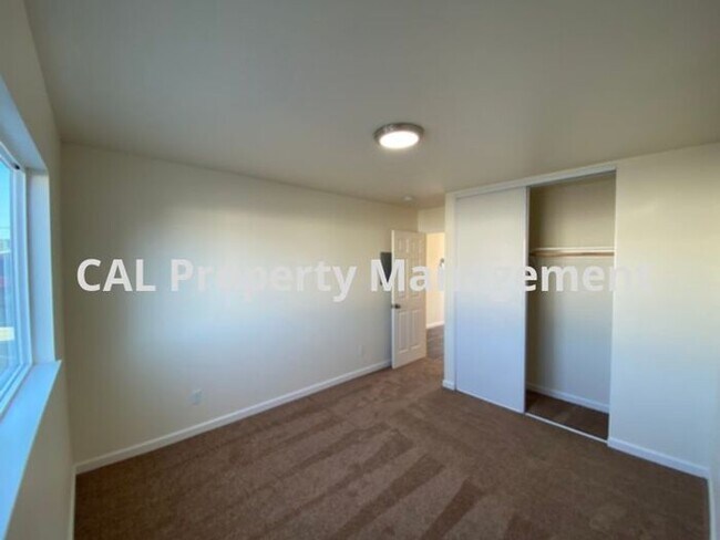 Building Photo - Newly remodeled 2-bedroom apartment!