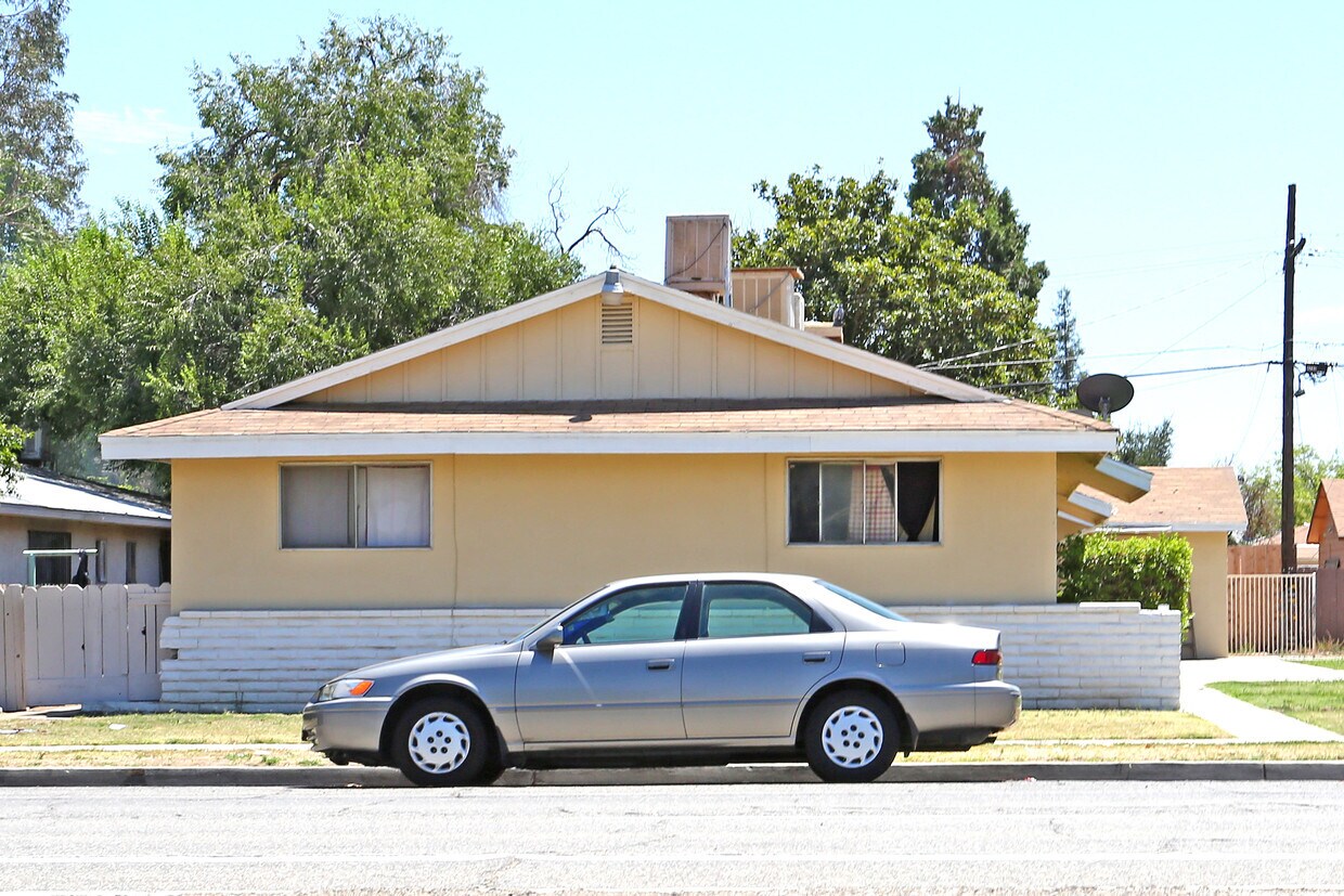Building Photo - 4746 E Shields Ave