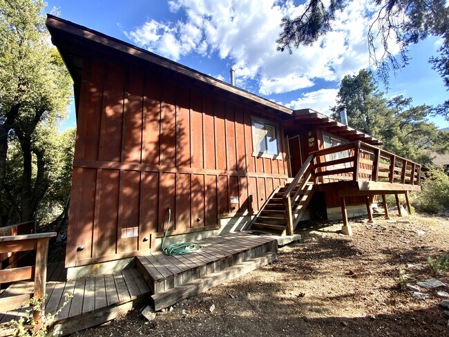Foto del edificio - 2105 Woodland Dr