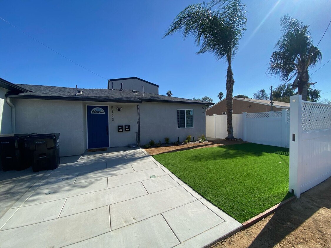 Primary Photo - 5BD/2BA on Ewing!!