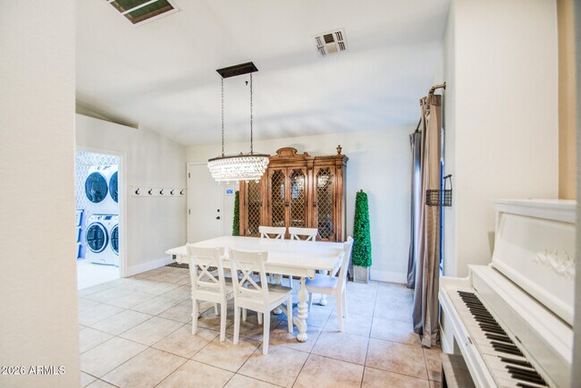 Foto del edificio - 5448 E Harmony Ave