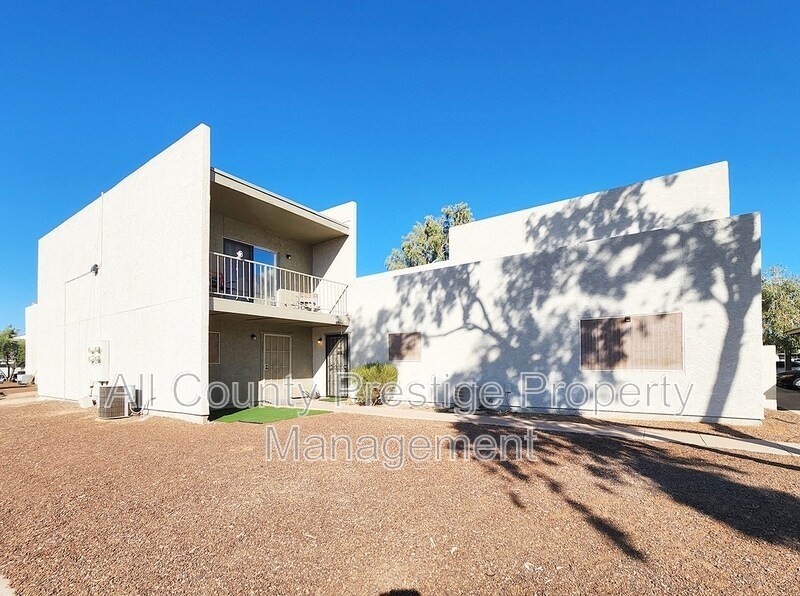 Primary Photo - 2822 E Tierra Buena Ln