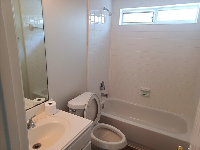 Foto del edificio - 13414 Beechglen Ln