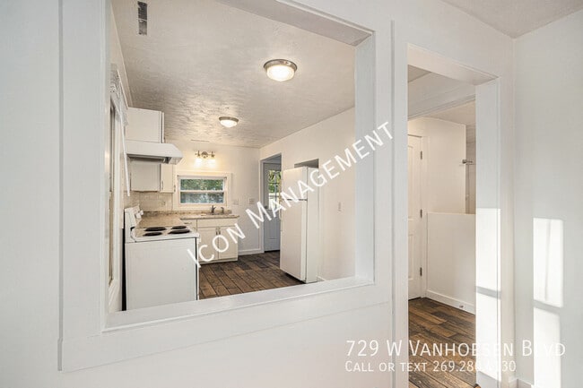 Building Photo - 729 W Van Hoesen Blvd