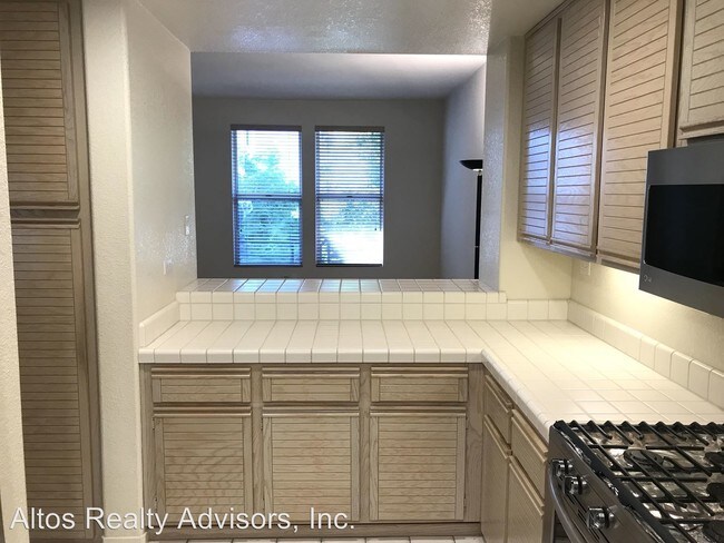 Building Photo - 3 br, 2.5 bath House - 435 Milan Drive #108