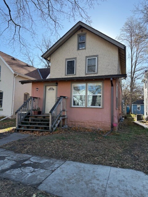 Frente de la casa - 221 State St