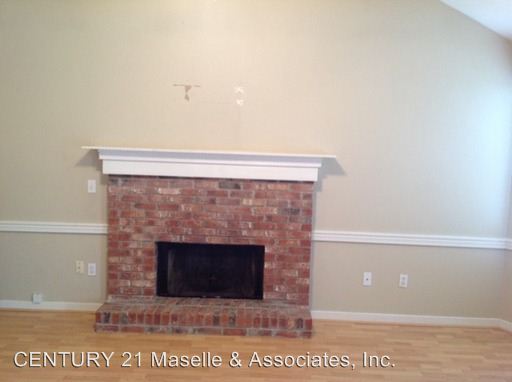 Building Photo - 2036 Fox Cv E