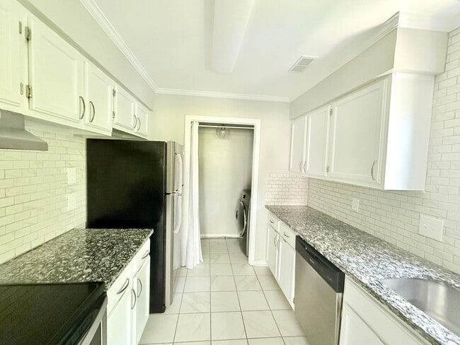 Foto del edificio - 2553 Stockbridge Dr