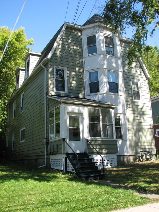 Building Photo - 384 Saint Paul St