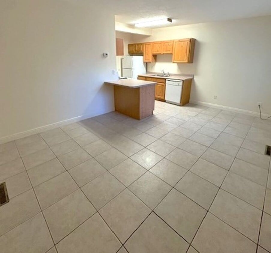 1 Bedroom Apartment in SLC - 1 Bedroom Multiplex Near Liberty Park!
