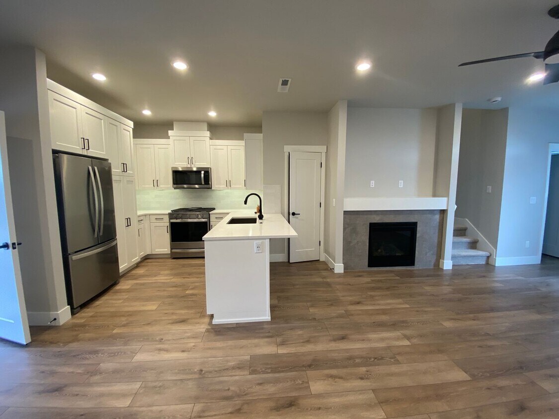 Primary Photo - 3 Bedroom Petrosa Townhome with Resort-lik...