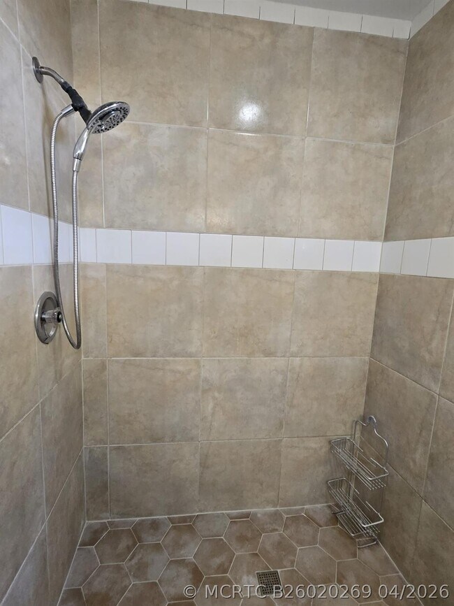 Foto del edificio - 581 NE 34th Ct