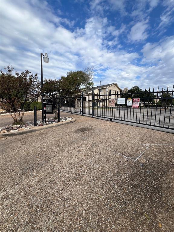 Foto del edificio - 8400 Jamestown Dr