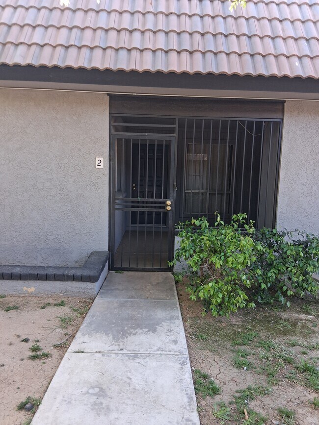 Building Photo - 9031 W Elm St