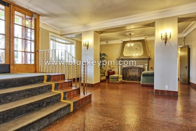 Building Photo - Pearl District Studio Condo in Historic Empress Hotel