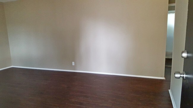 Building Photo - 1395 Redbird Dr