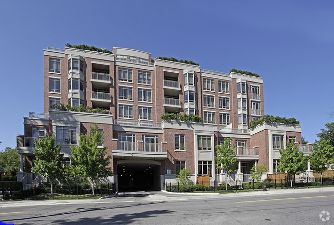 Photo du bâtiment - Tridel Renaissance Of Historic Richmond Hill