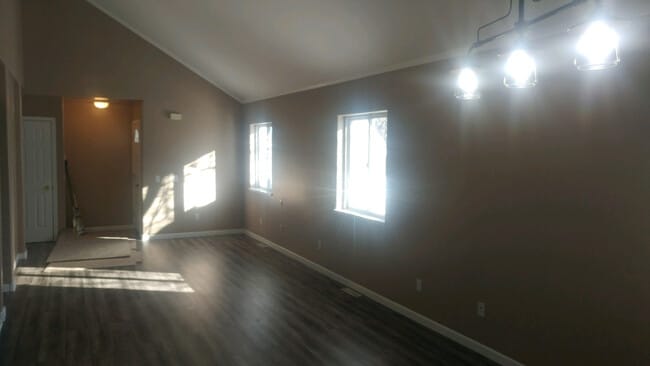 Building Photo - Heights remodeled 3 bedroom, 2 bath with 1...