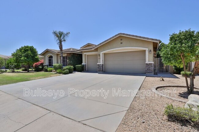 Building Photo - 1550 N Robin Ln