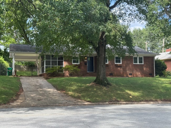Building Photo - 701 Seneca Pl