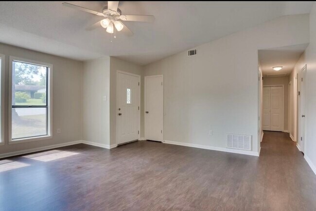 Living Room - 142 W Lynne Dr