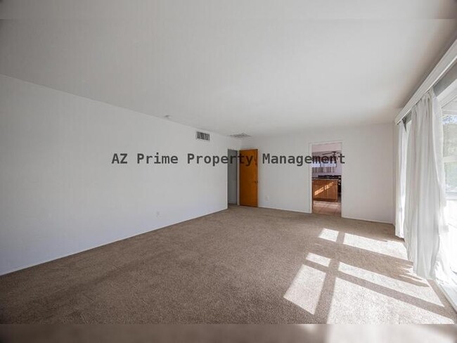 Building Photo - 530 W 15th St