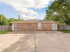 Building Photo - 1824 San Antonio St