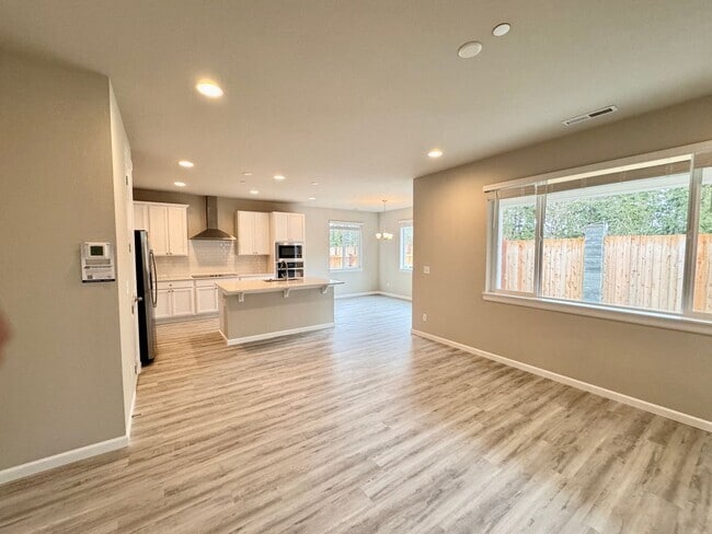 Foto del edificio - 7467 87th Dr NE