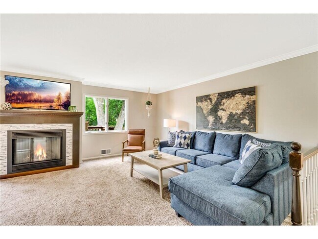 Building Photo - 540 Orchid Ln N