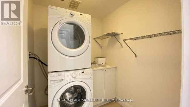 Photo du bâtiment - 5040 Four Springs Ave