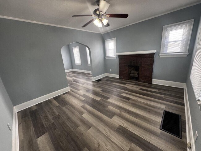 Foto del edificio - 5711 Warren Ave