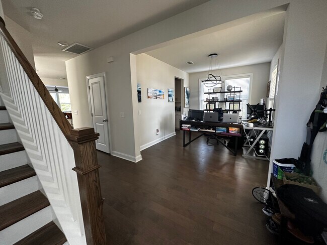 Foto del edificio - 489 Spring Hollow Dr