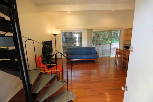 Foto del edificio - 1229 Comstock Ave