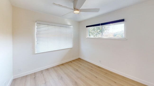 Building Photo - 117-119 Altena St