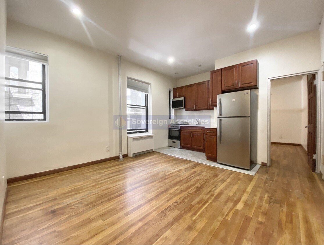 Foto principal - 240 W 104th St