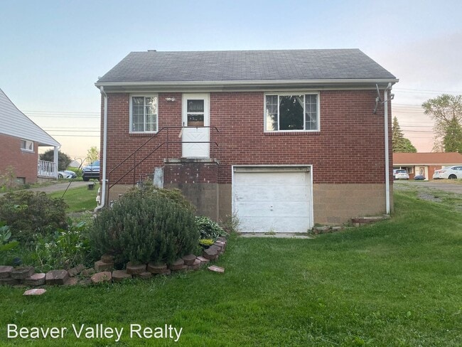 Building Photo - 3 br, 1 bath House - 108 Sawyer