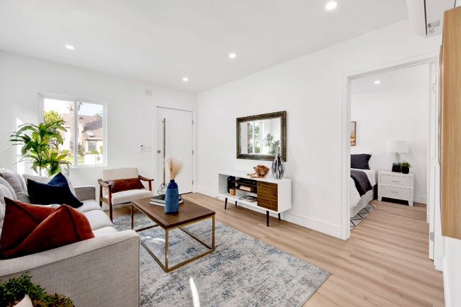 Photo - 2350 E Poppy St House