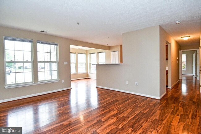 Building Photo - 2442 Blue Spring Ct