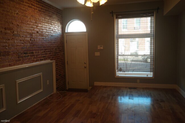 Foto del edificio - 2 br, 2.5 bath Townhome - 132 N Linwood Ave