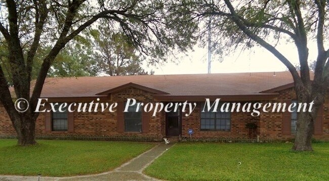 Building Photo - 1505 Hillside St