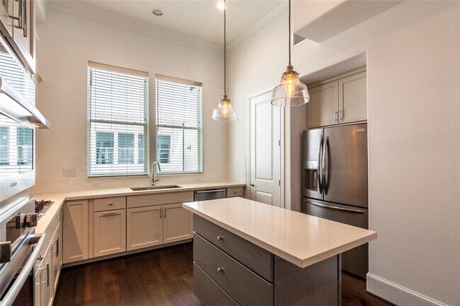 Foto del edificio - 2739 Maxroy St