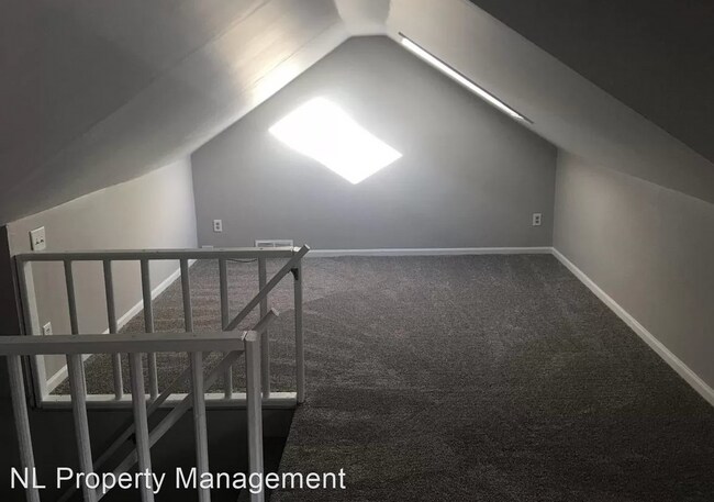 Foto del edificio - 3 br, 1 bath House - 827 West 10th Street