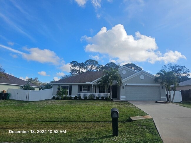 Building Photo - ** Beautifully maintained 3-bedroom, 2-bathroom single family home**