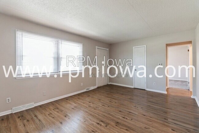 Foto del edificio - 215 NW Arlan Dr